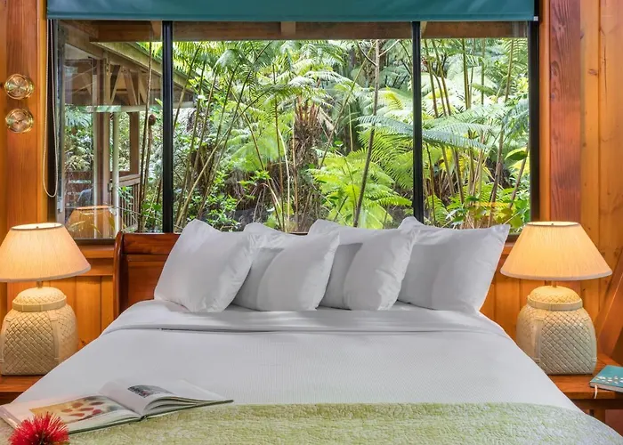 Volcano Village Lodge