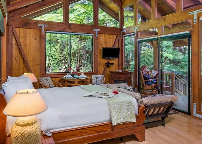 Volcano Village Lodge